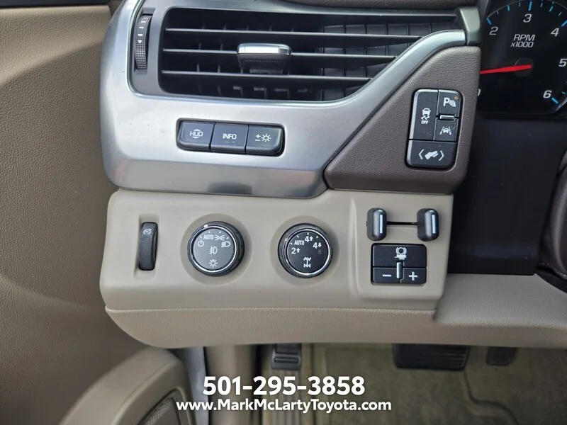 Used 2016 Pearl CHEVROLET 4WD 4DR LTZ image 31