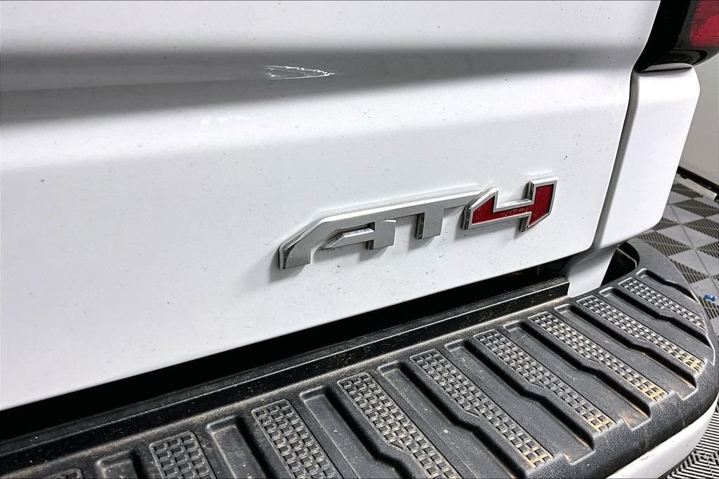 Used 2025 White GMC AT4 image 20