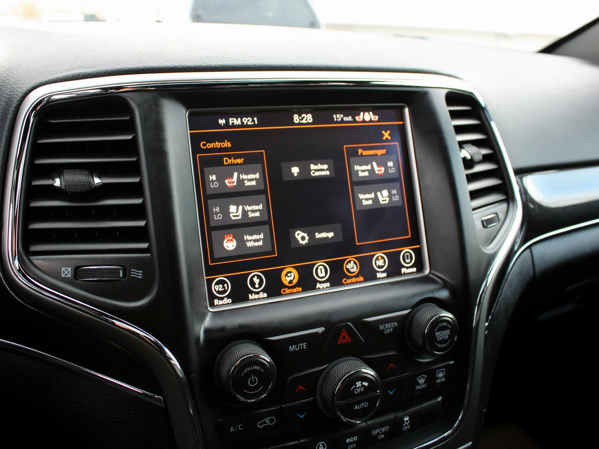 Used 2018 Red Jeep Trailhawk * V6 | Winter Tires | Heated/Vented Seats | Apple CarPlay | Navigation image 23