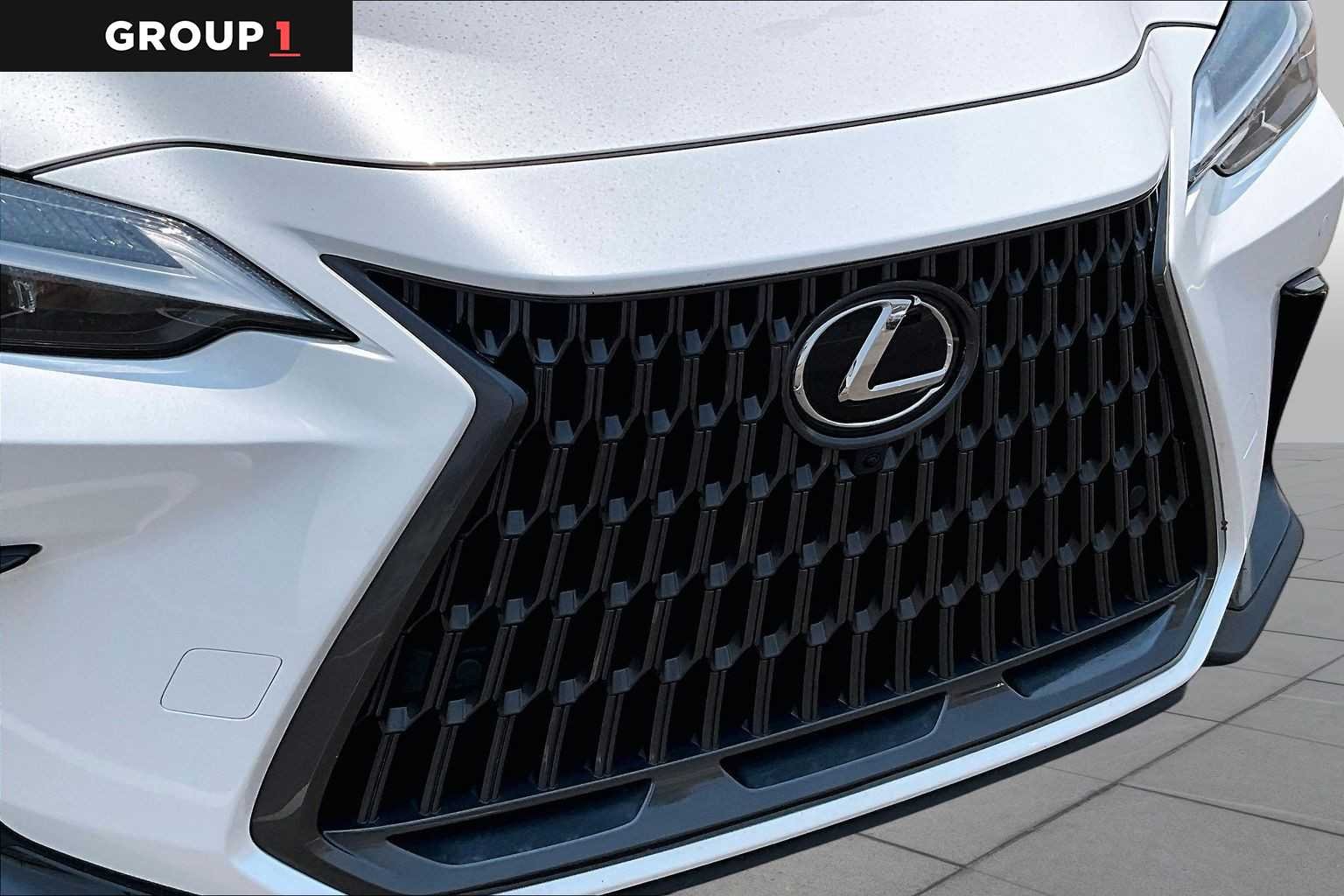 Used 2025 Eminent White Pearl Lexus Premium image 29