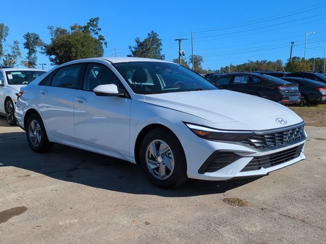 New 2026 White Hyundai SE image 28