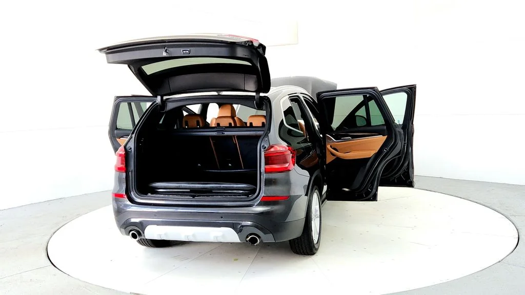 Used 2019 Gray BMW xDrive30i image 11