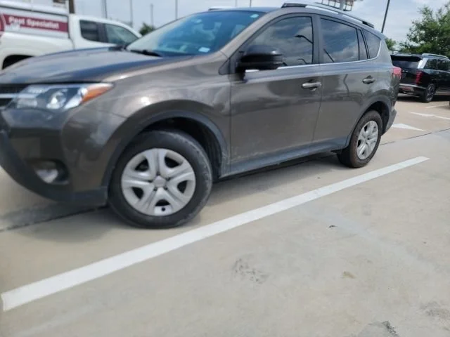 2015 Toyota RAV4 LE's photo