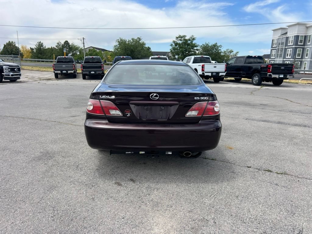 Used 2002  Lexus 300 image 9