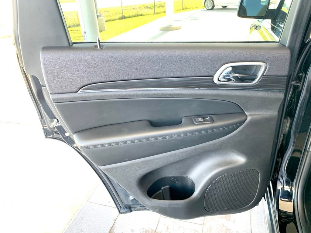 Used 2019 Black Jeep Limited image 17