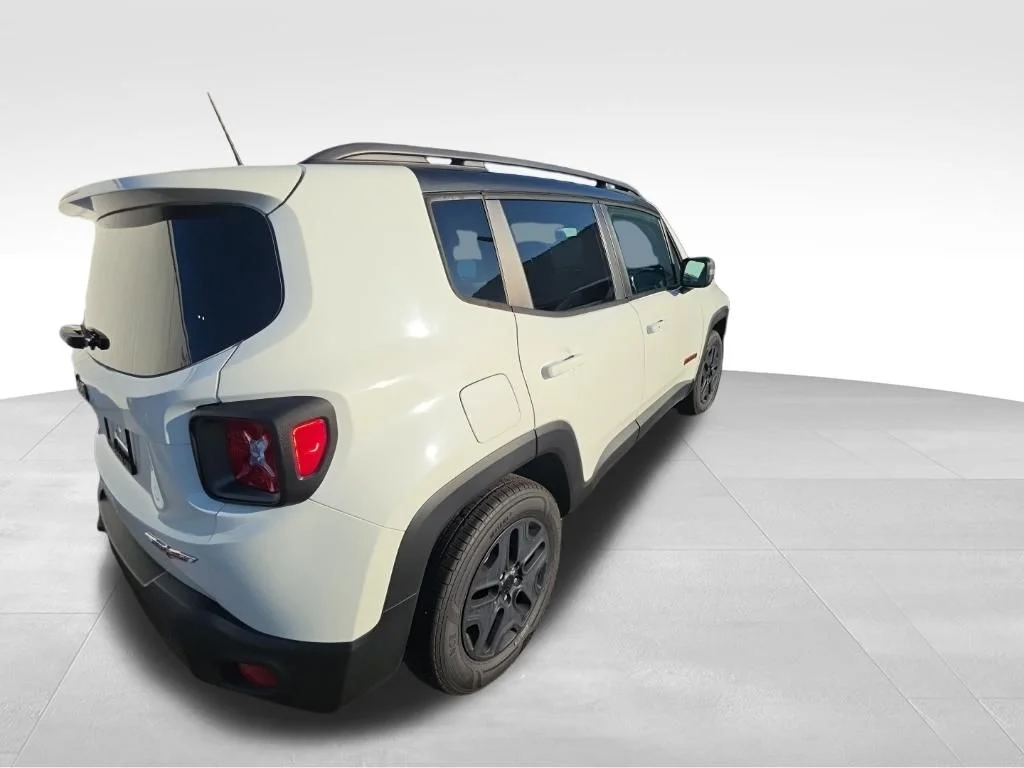 Used 2018 White Jeep Trailhawk image 7
