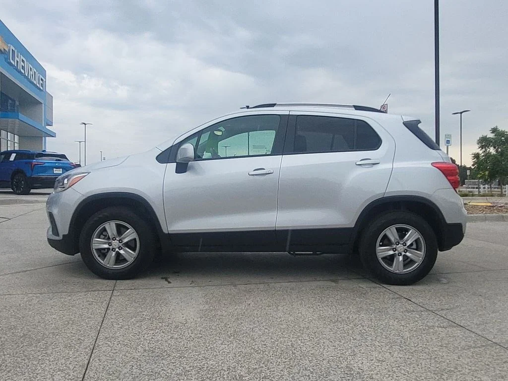 Used 2022 Silver Ice Metallic Chevrolet LT image 5