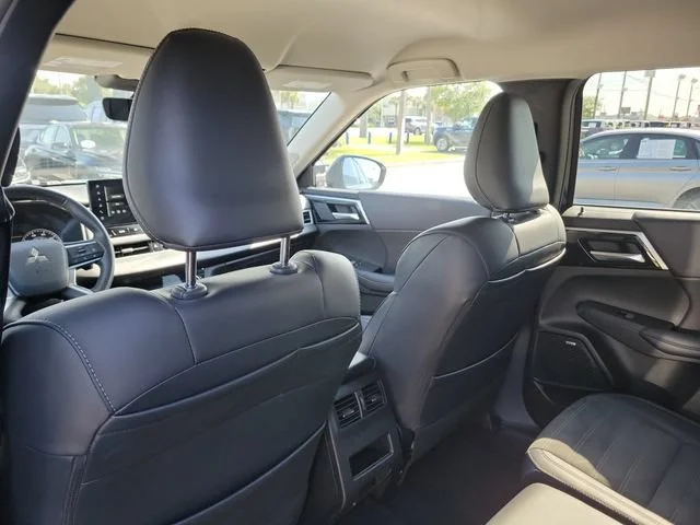 2025 Mitsubishi Outlander SE - Photo 10