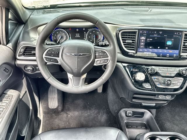 Used 2025 Black Chrysler Select image 14