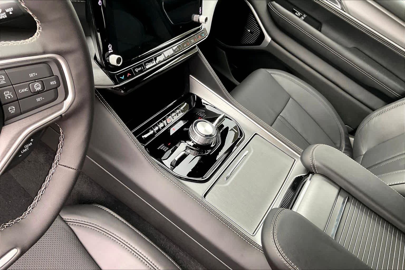 New 2026 High Gloss Black Exterior Paint Jeep Limited Reserve image 7