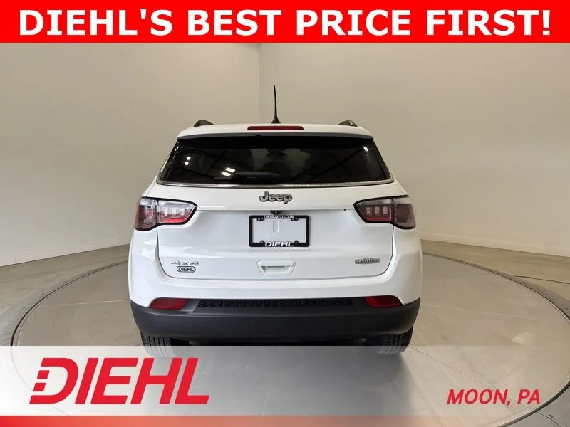 Used 2022 White Jeep Latitude image 6