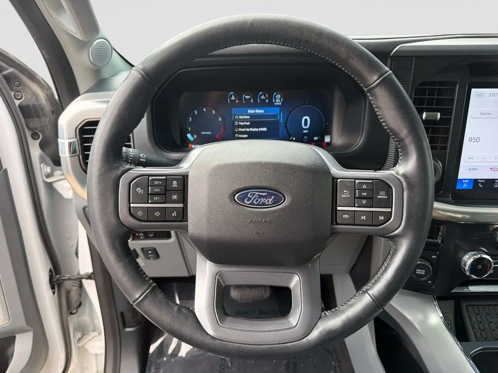 Used 2024 Oxford White Ford Lariat image 32