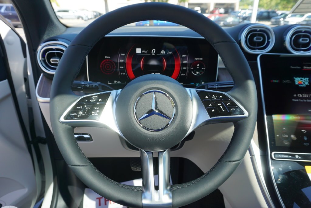 Used 2026 Polar White Mercedes-Benz GLC 300 image 26