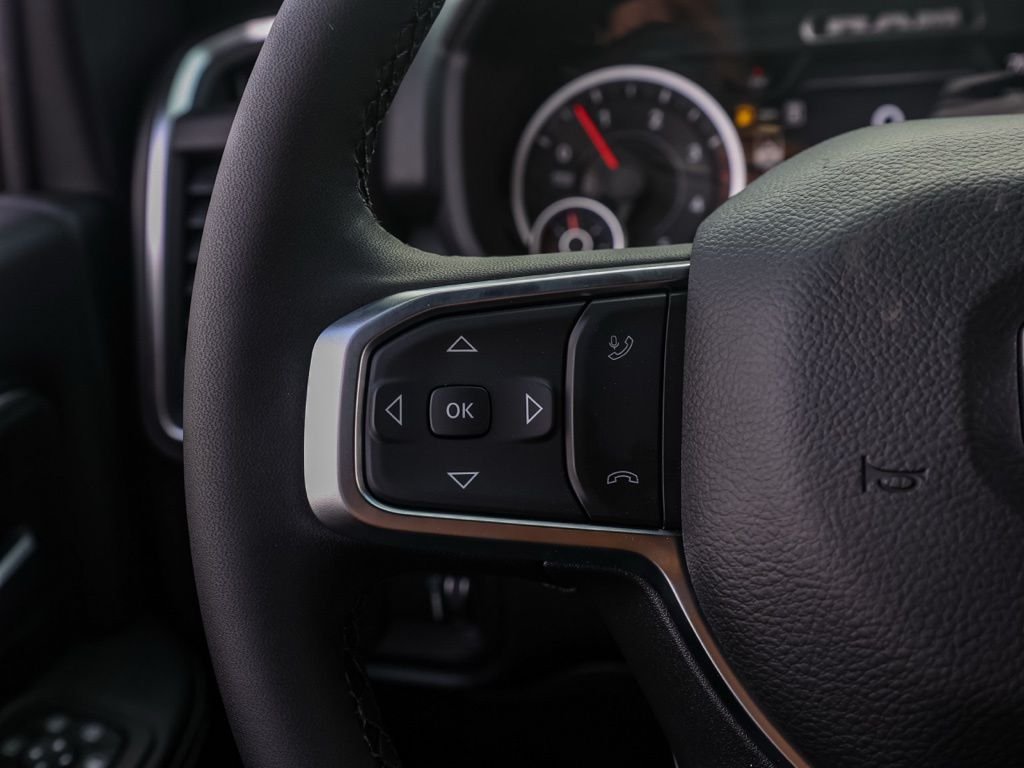 New 2026 Diamond Black Crystal Pearl-Coat Exterior Paint RAM Big Horn Night Edition image 25