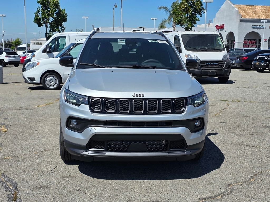 New 2026 Silver Zynith Metallic Clearcoat Jeep Latitude image 2