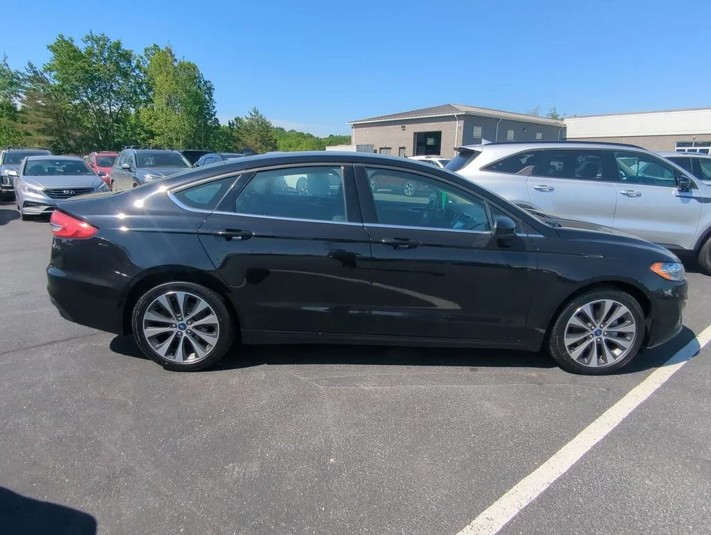 Used 2020 Black Ford SE image 9