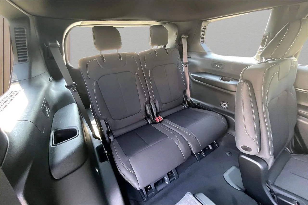 New 2026 Bright White Clearcoat Jeep Laredo X image 21