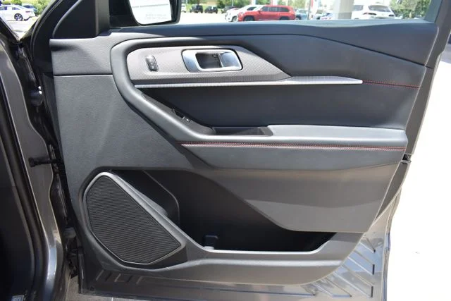Used 2025 Gray Ford ST-Line image 23