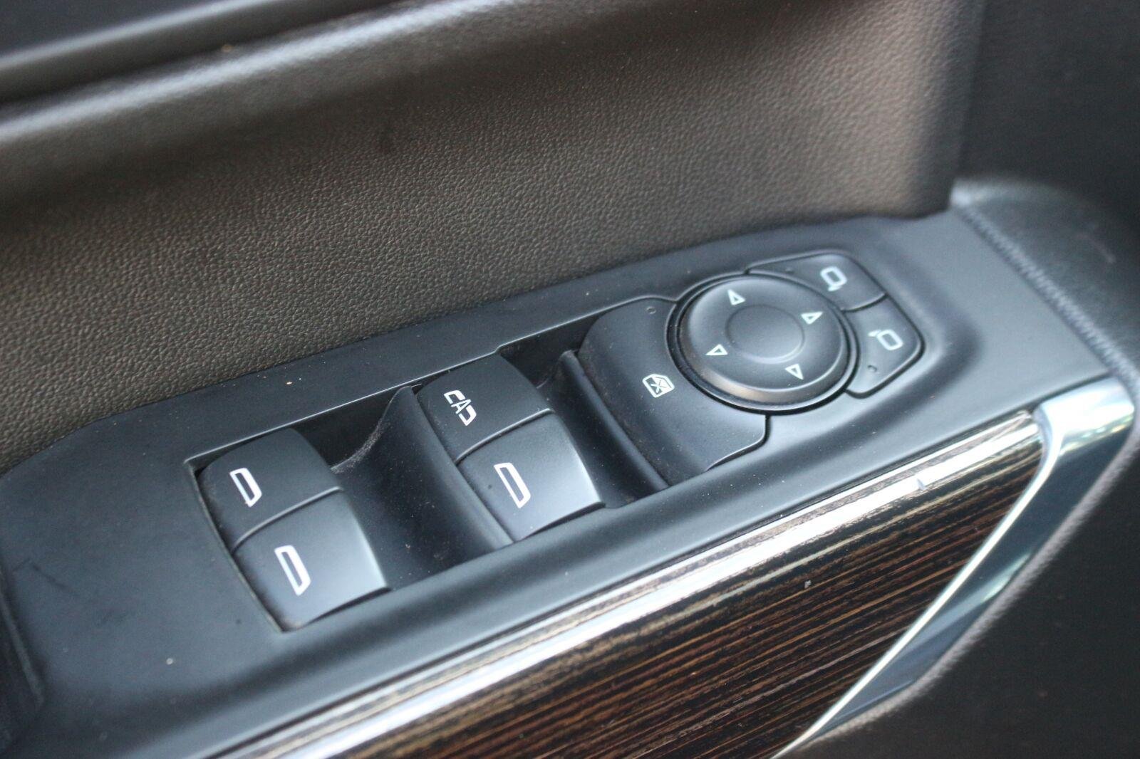 Used 2020 ONYX BLACK GMC Elevation image 14