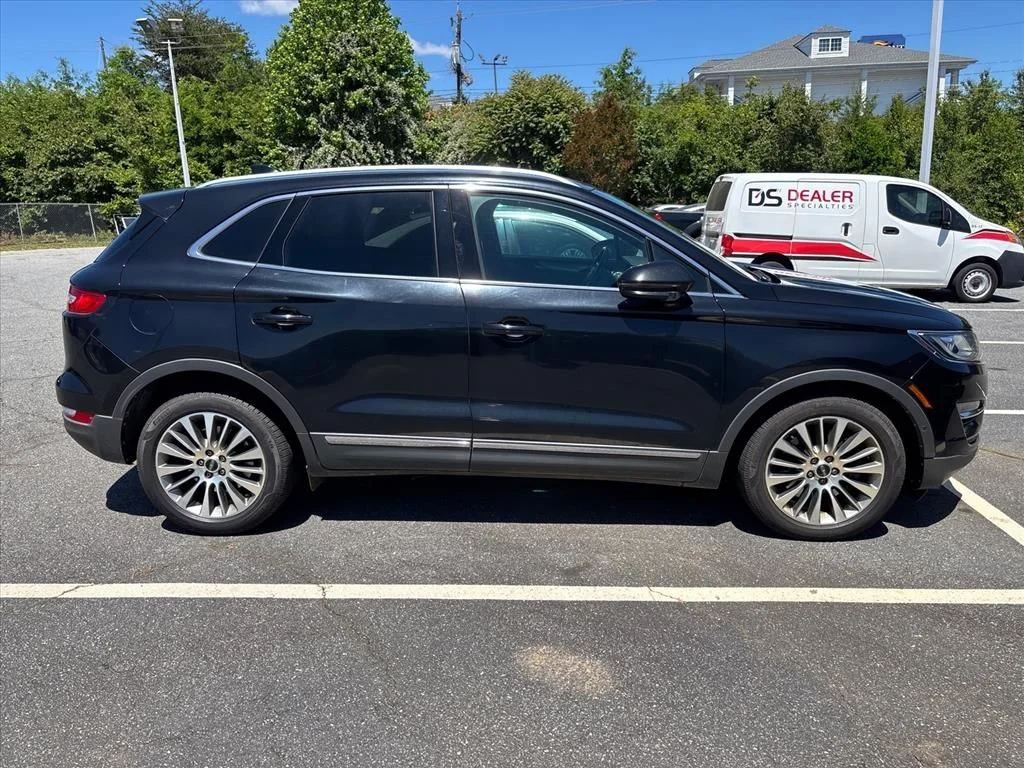 Used 2017 Black Lincoln Reserve image 6