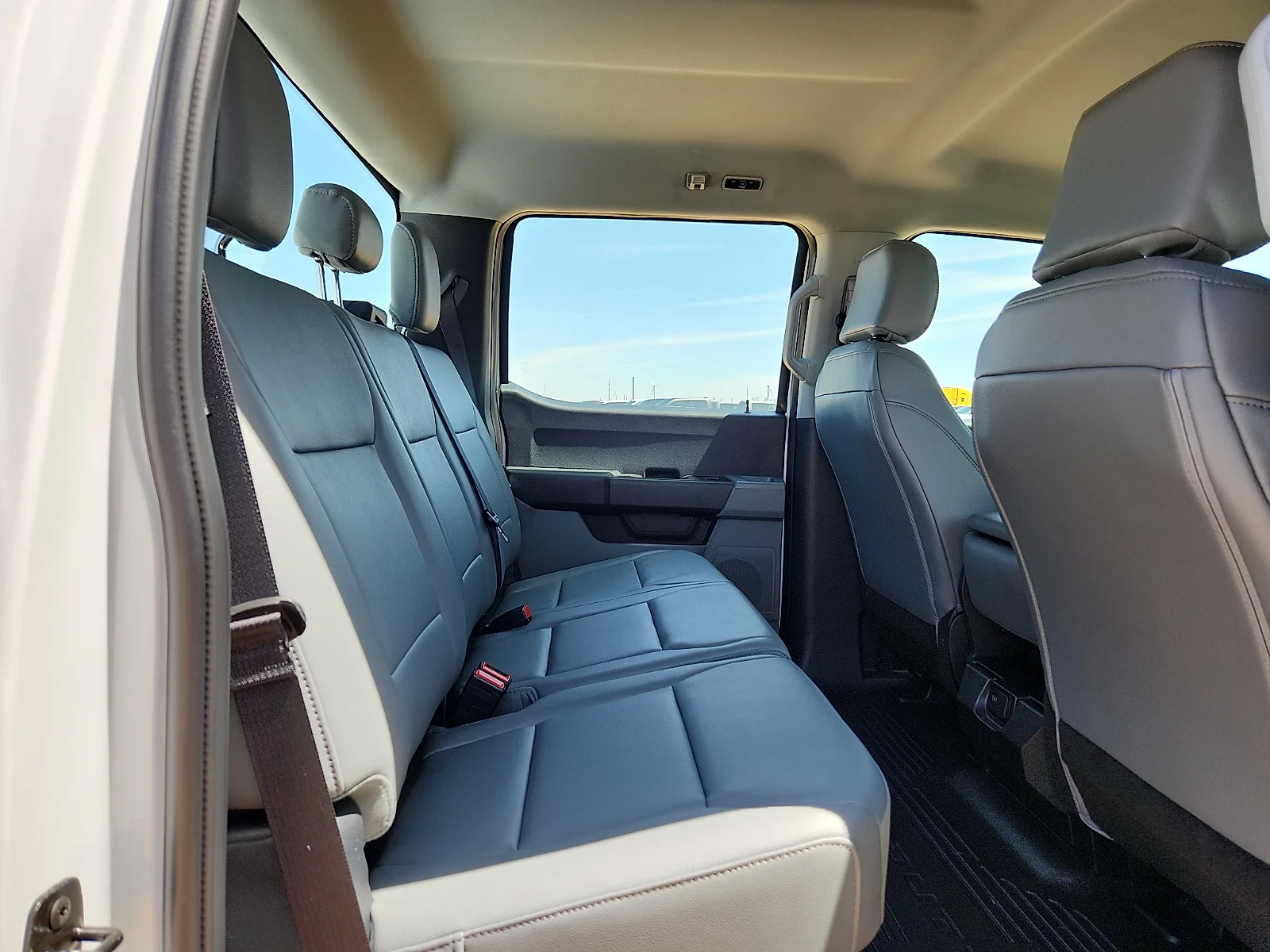 New 2026 Oxford White Ford F-450® XL image 19