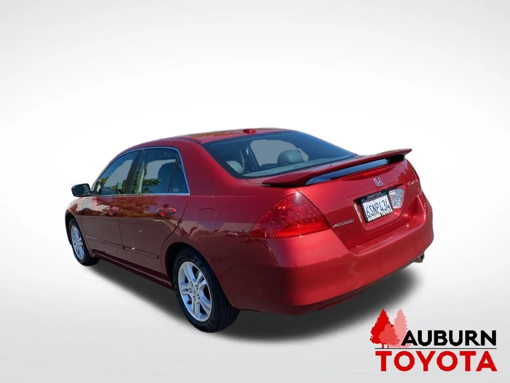 Used 2007 San Marino Red Honda EX-L image 4