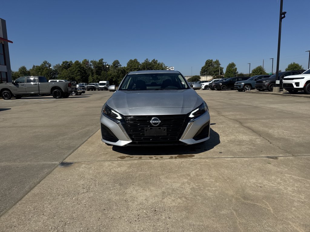 Used 2023 Silver Nissan 2.5 SL image 2