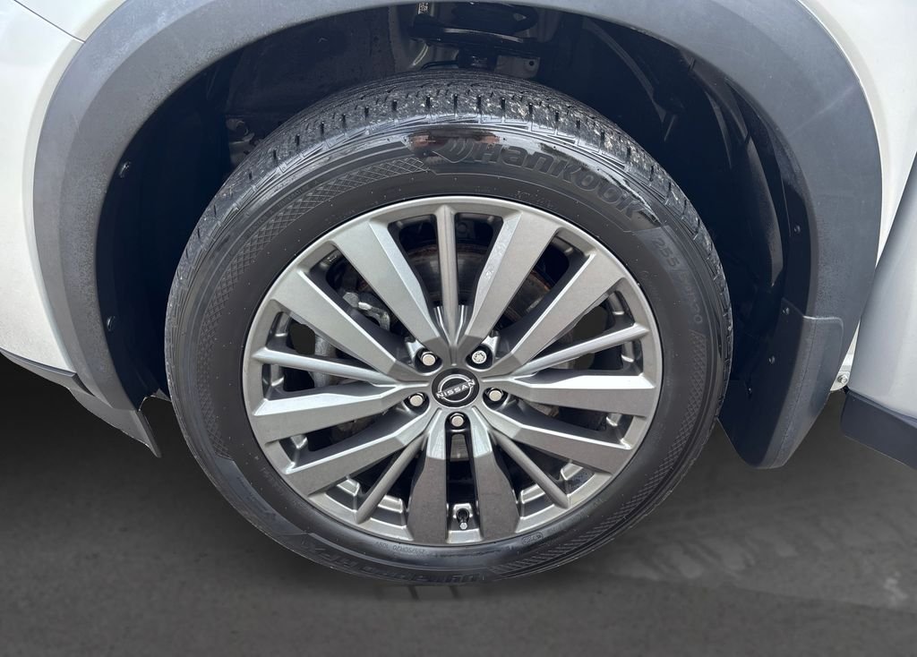Used 2023 Silver Nissan SL image 13