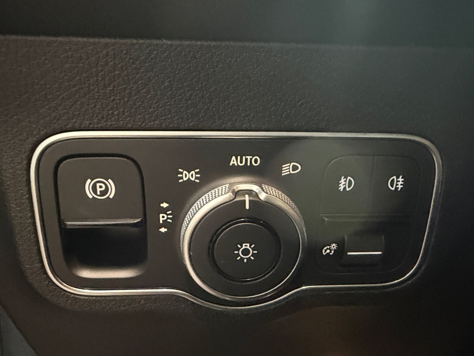 Used 2026 Gray Mercedes-Benz GLB 250 image 23