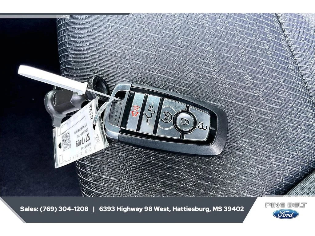 New 2026 Iconic Silver Metallic Ford XLT image 9