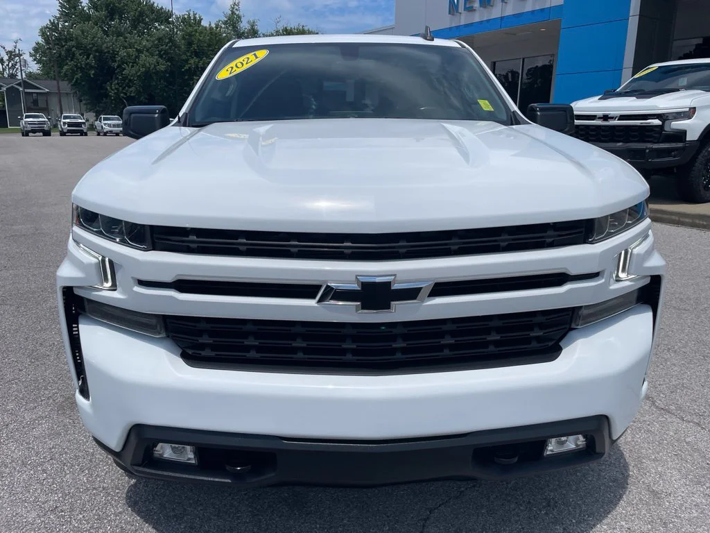 Used 2021 SUMMIT WHITE Chevrolet RST image 2