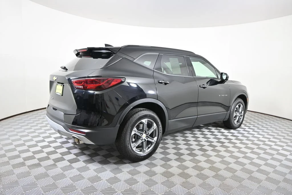 Used 2024 Black Chevrolet 2LT image 6