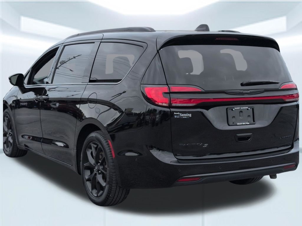 Used 2025 Black Chrysler Limited image 4