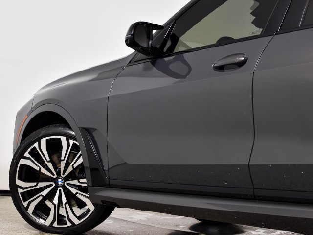 Used 2025 Gray BMW M60i image 16