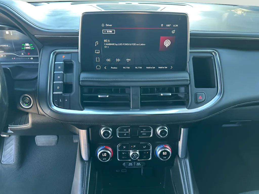 Used 2023 White GMC SLE image 26