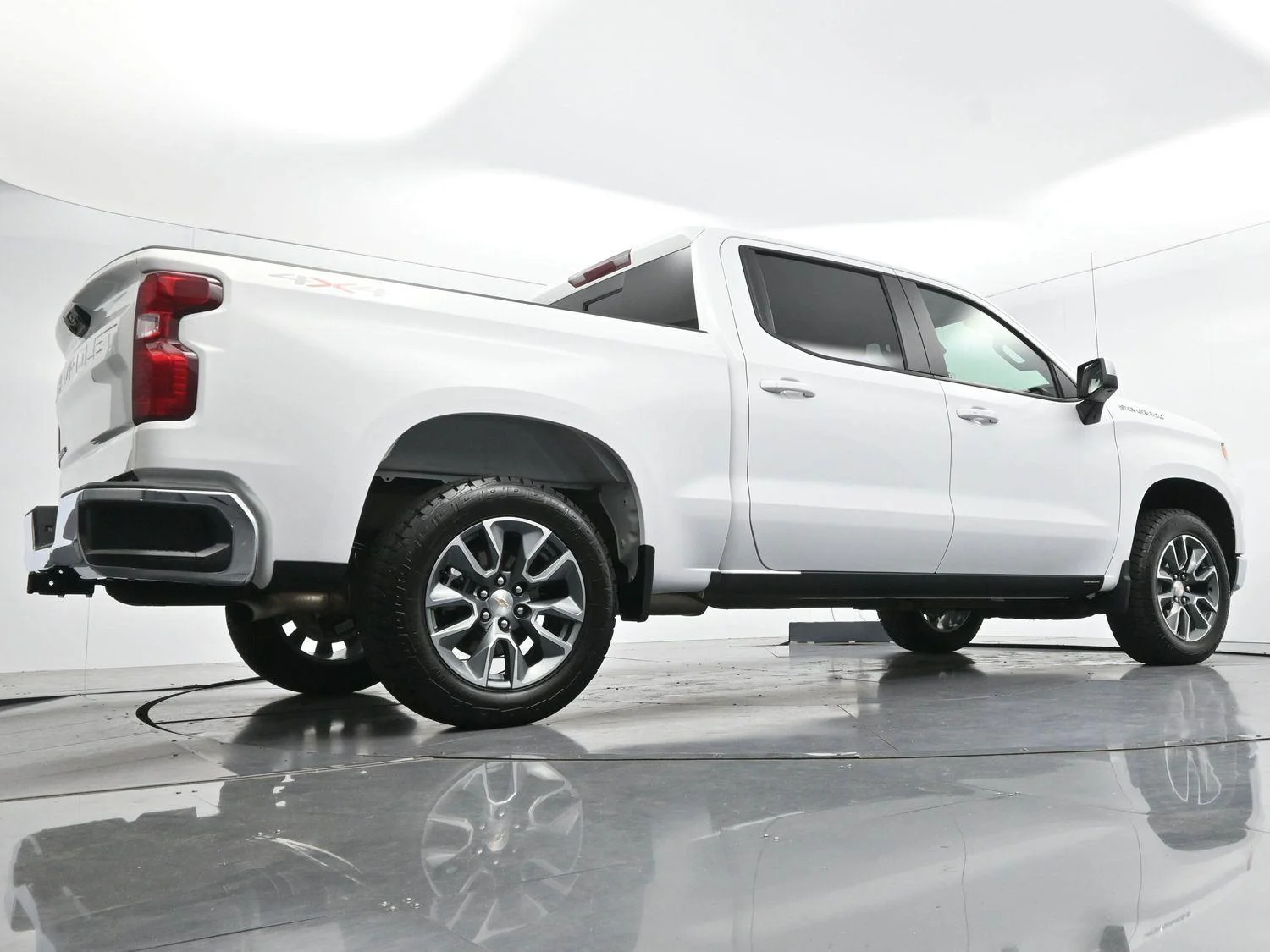 Used 2025 Summit White Chevrolet LT image 49