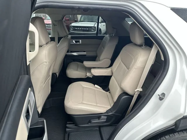 Used 2022 White Ford Limited image 22