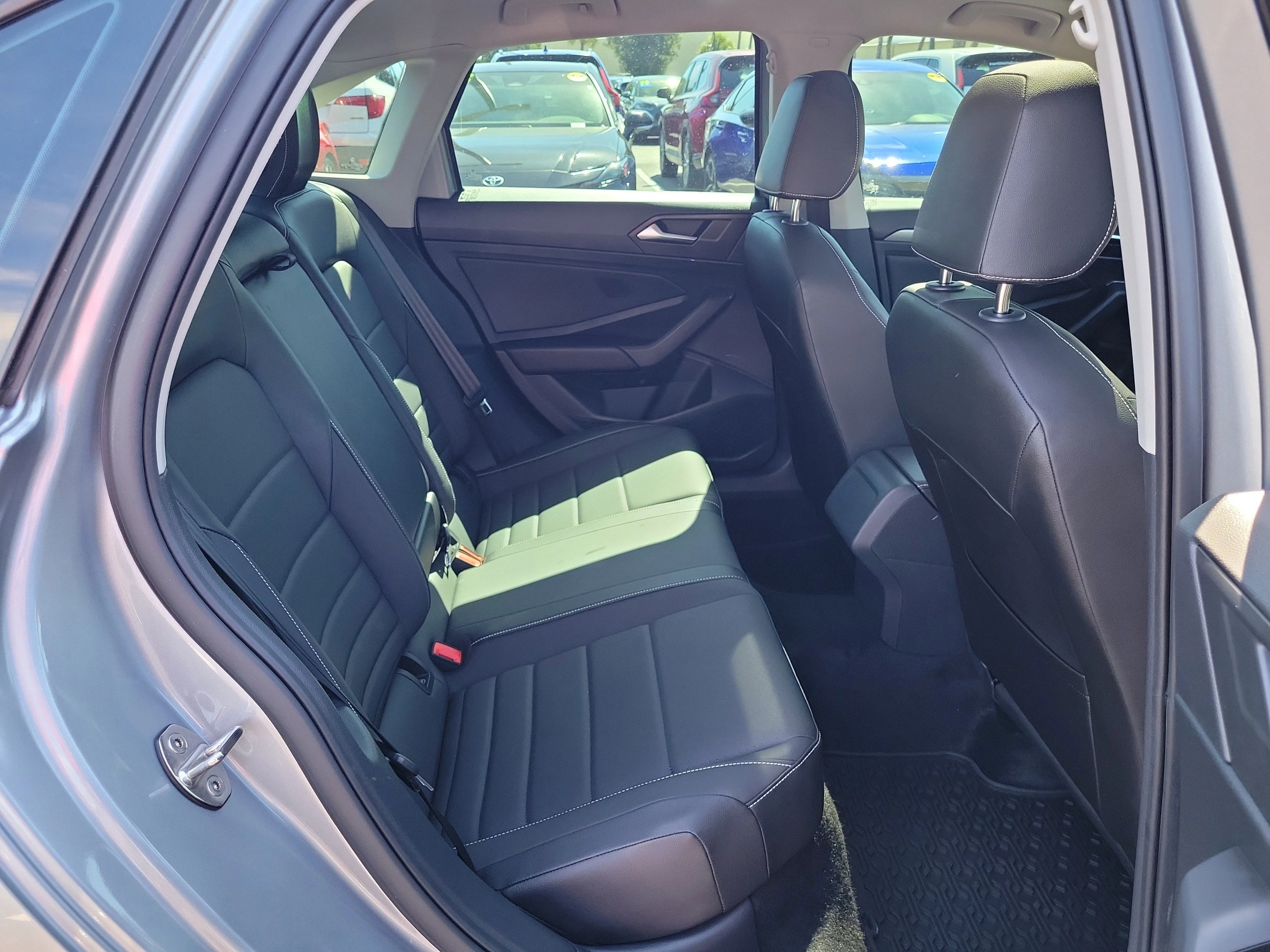 Certified Used 2023 Silver Volkswagen 1.5T SE image 9