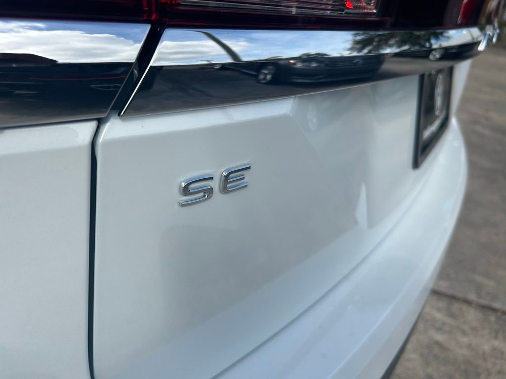 New 2026 Silver Volkswagen SE w/Technology image 28