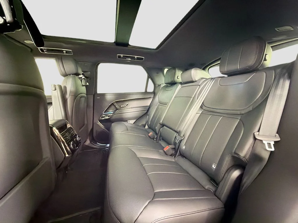New 2026 Fuji White Land Rover Dynamic SE image 26
