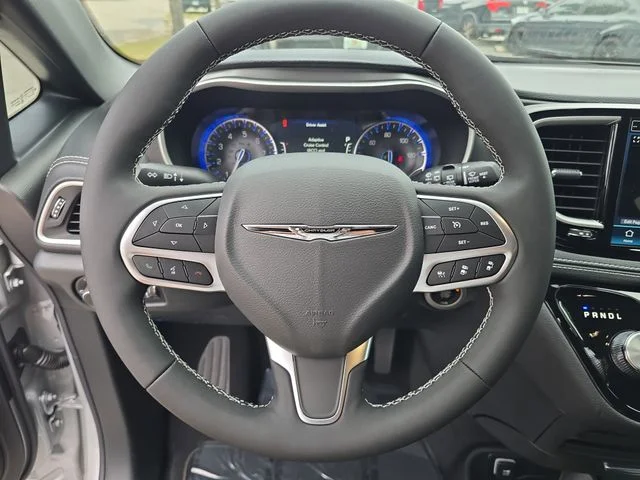 2026 Chrysler Pacifica Select - Photo 25