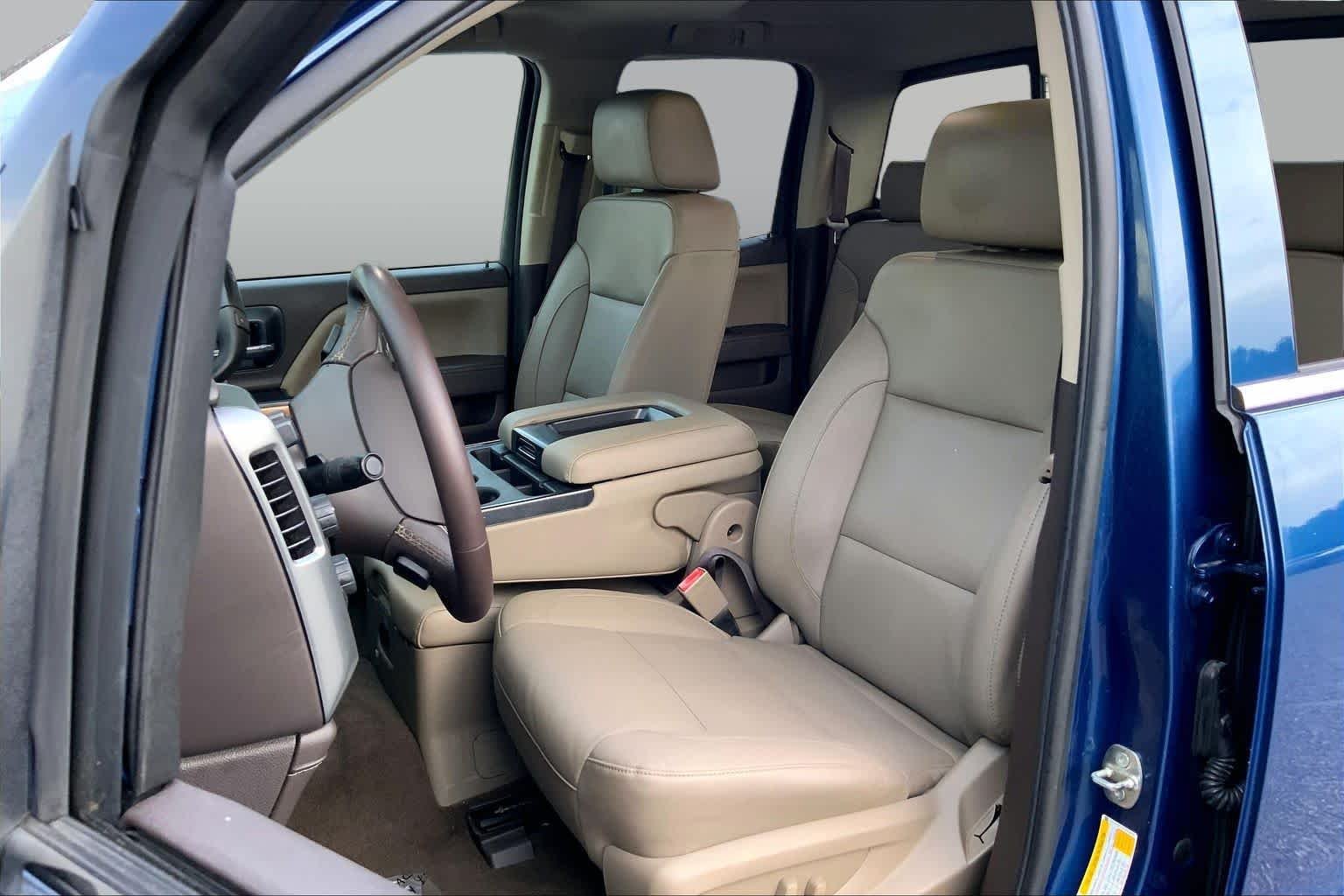 Used 2018 Deep Ocean Blue Metallic Chevrolet LTZ image 7
