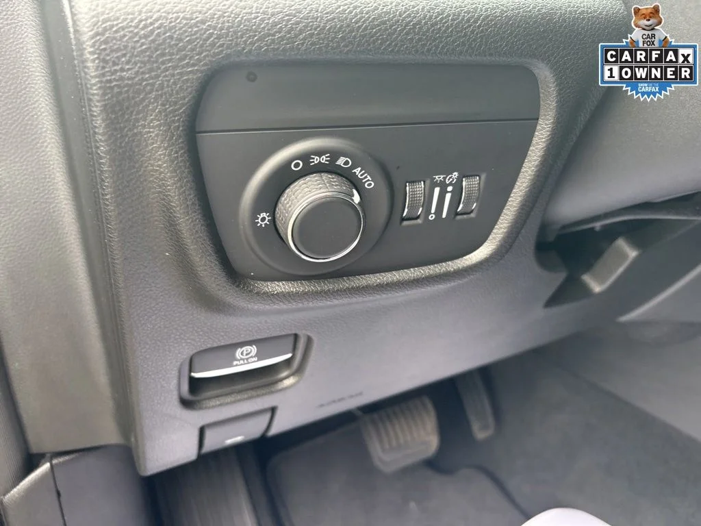 Used 2023 Gray Jeep Laredo image 16