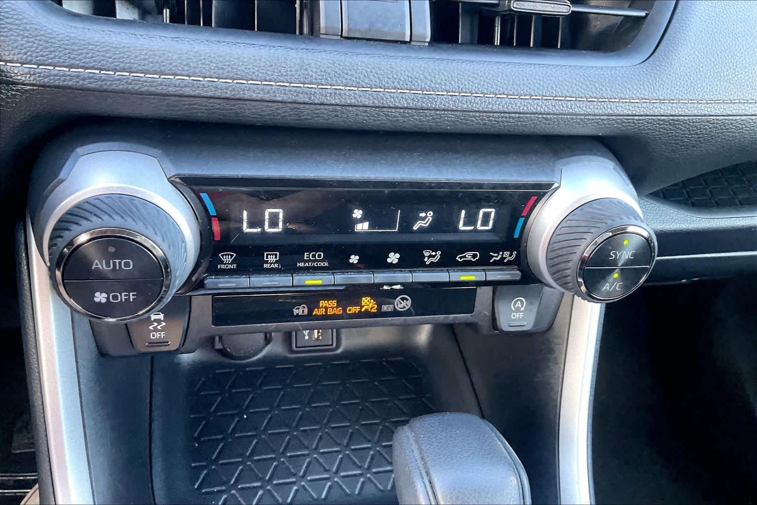 Used 2025 Ice Cap Toyota XLE image 32