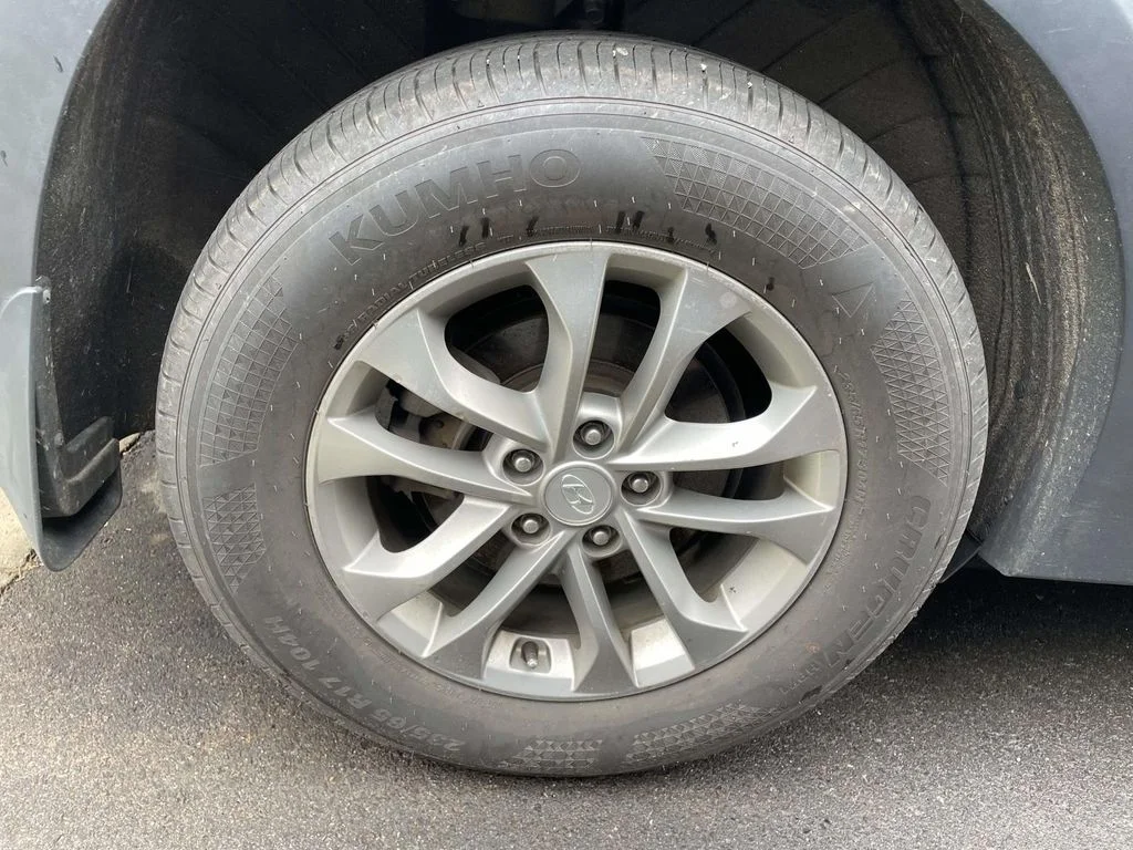 Used 2019 Machine Gray Hyundai SE image 5