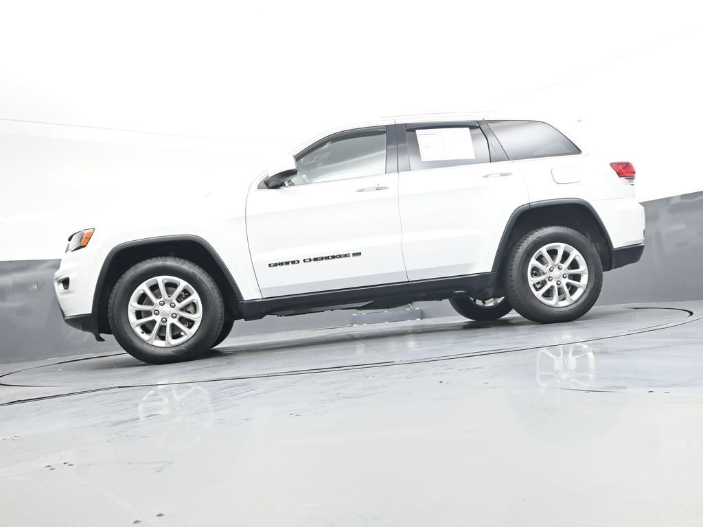Used 2022 White Jeep Laredo E image 46