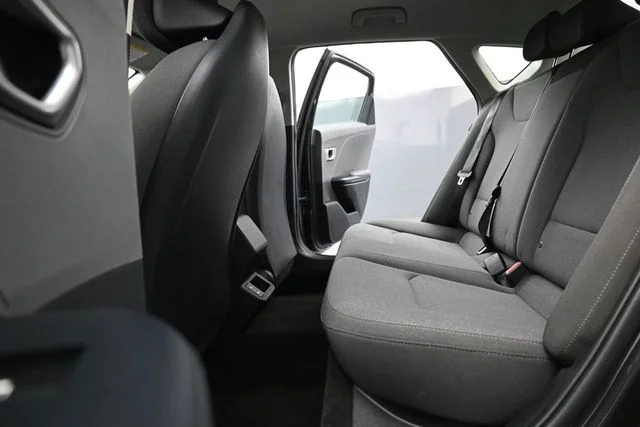 2025 Kia K4 LXS - Photo 16