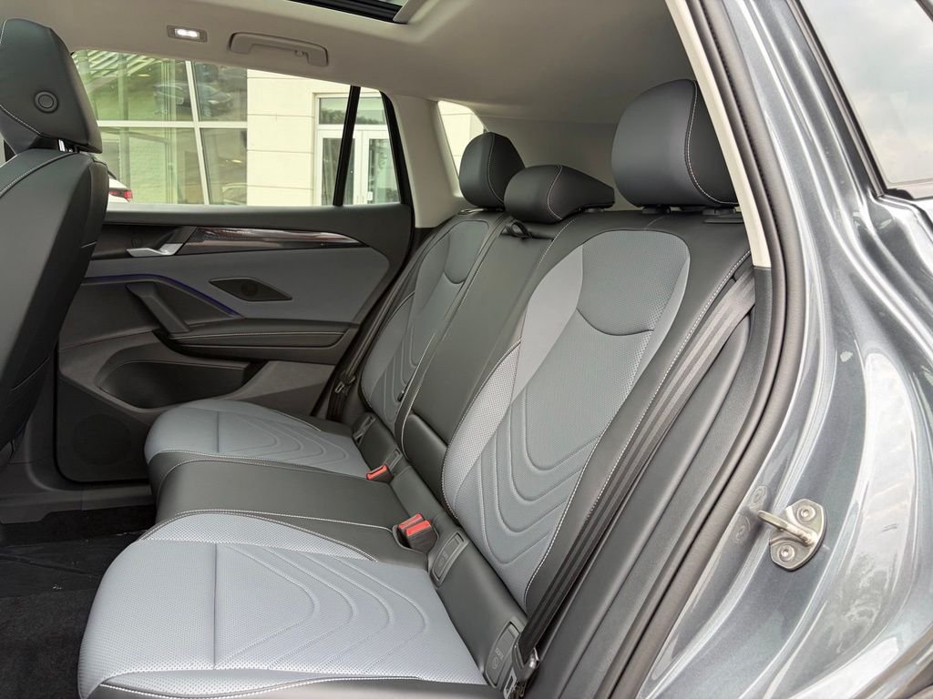 New 2026 Platinum Gray Metallic Volkswagen 2.0T SE image 23