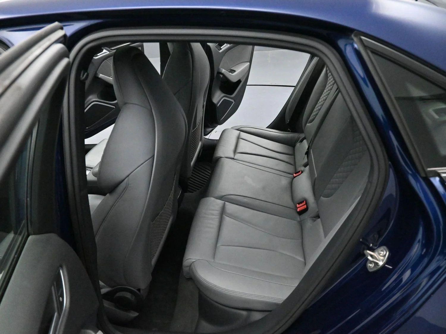 Used 2019 Navarra Blue Metallic Audi Premium Plus image 33