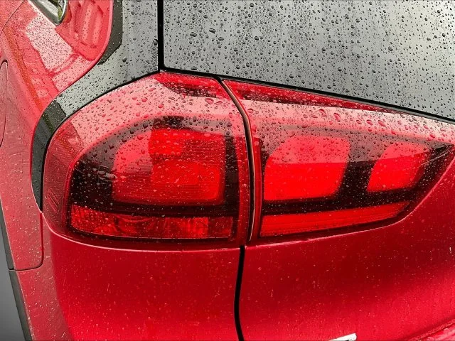 Used 2022 Red Kia LXS image 25